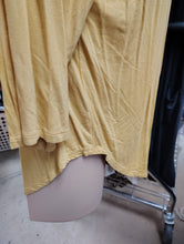 Load image into Gallery viewer, sz3X 22/24 Cato yellow long sleeve v-neck tee