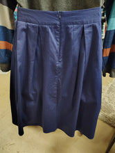 Load image into Gallery viewer, sz3X Blue pleated knee length skirt