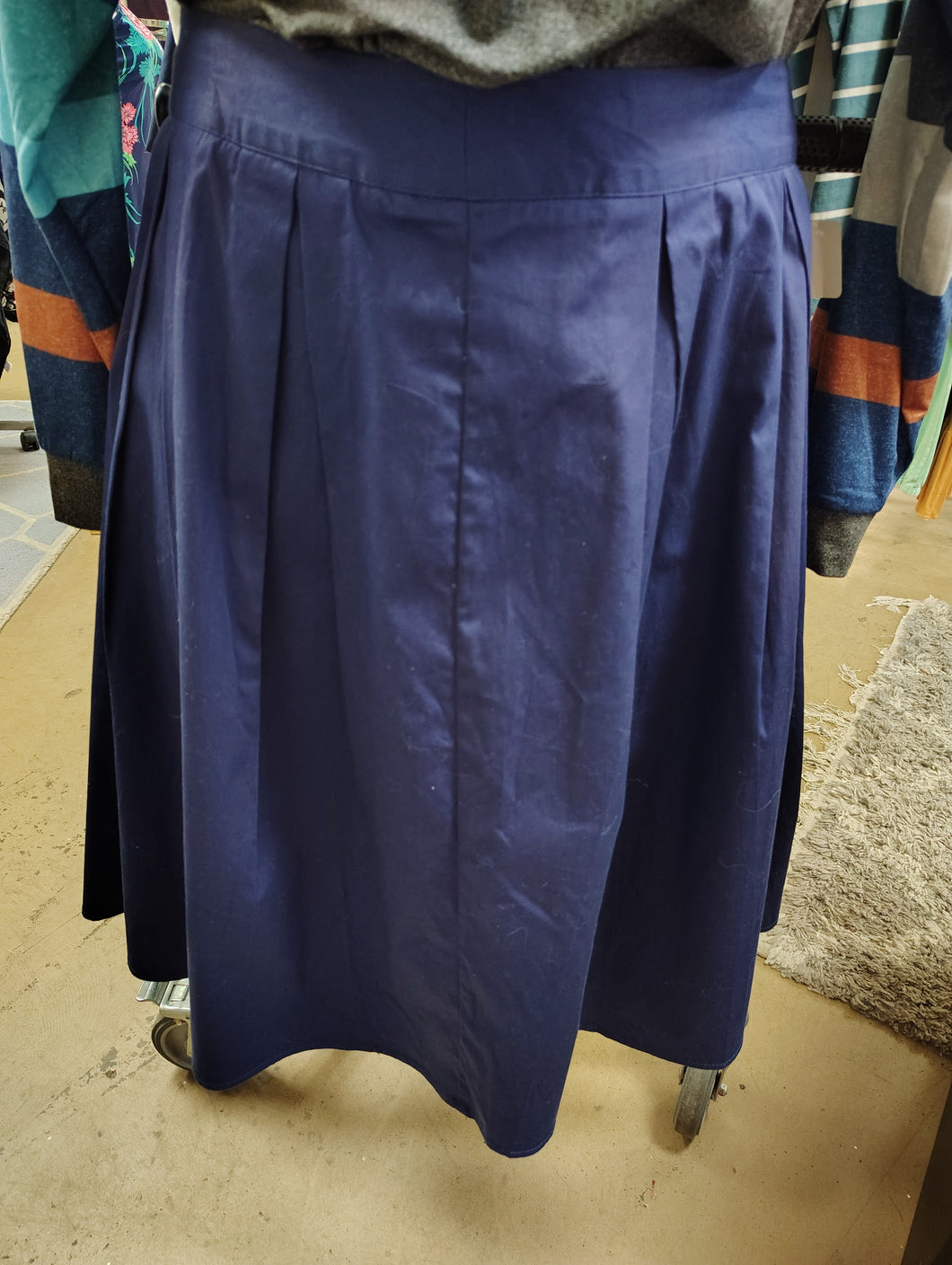 sz3X Blue pleated knee length skirt