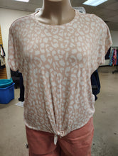 Load image into Gallery viewer, Apt 9 pink and white leopard print top size XL