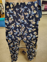 Load image into Gallery viewer, Jessica Simpson floral skinny leg pants size XL