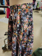 Load image into Gallery viewer, Nicolette Mason for Modcloth floral skirt no stretch 2x