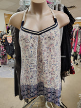 Load image into Gallery viewer, Maurices floral sleeveless top size 3x