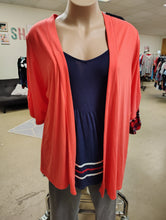 Load image into Gallery viewer, Catherine&#39;s longer cardigan size 3x 26/28