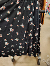 Load image into Gallery viewer, Torrid black floral dress size 3x with pockets!