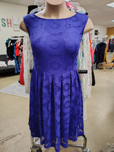 Load image into Gallery viewer, Roz &amp; Ali blue lace dress size 14 1x