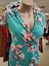 Load image into Gallery viewer, Roz &amp; Ali green sheath dress with floral print size 20 or 2x