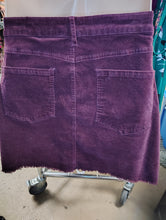 Load image into Gallery viewer, Forever 21 corduroy mini skirt size 3x 20/22