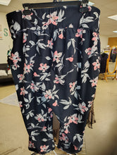 Load image into Gallery viewer, Livi Active floral cropped length leggings size 22/24 3x