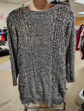 Load image into Gallery viewer, Torrid black and white sweater size 4x