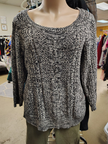 Torrid black and white sweater size 4x