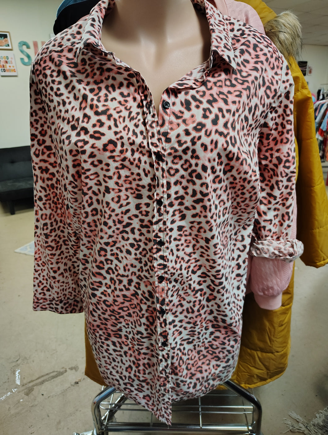 Roaman's pink animal print buttonup blouse 32W 5x