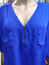 Load image into Gallery viewer, Torrid blue Harper blouse size 4x