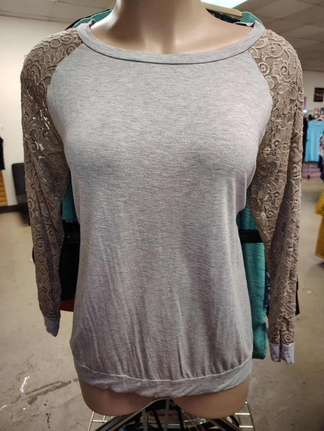 Egs gray lightweight top with lace sleeves size 3x