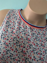 Load image into Gallery viewer, 2X Maurice&#39;s Red/Blue Floral Tank