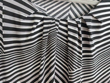 Load image into Gallery viewer, 1X Worthington Black &amp; White Optical Illusion Top