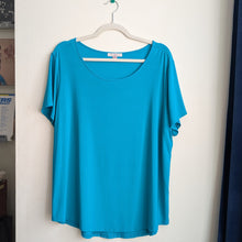 Load image into Gallery viewer, 1X Roz &amp; Ali Bright Blue Tee