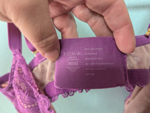 Load image into Gallery viewer, 46DD Soma Purple Lace Convertible Bra