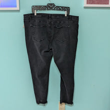 Load image into Gallery viewer, Sz22 Almost Famous Black Distressed Denim Crop