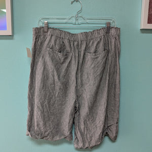 Sz12 "2" Chico's Grey Linen Short