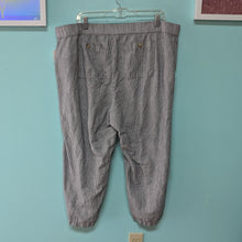 Load image into Gallery viewer, Sz1X Liz Claiborne Grey Stripe Pull On Capri