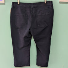 Load image into Gallery viewer, Sz14 Liz Claiborne Dark Denim Stretch Capri