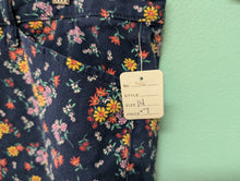 Load image into Gallery viewer, Sz14 St John&#39;s Bay Floral Pattern Short