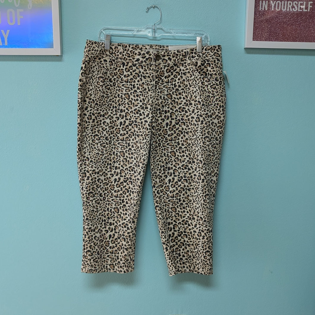 Sz16 Animal Print Capri NWT Petite