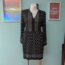 Load image into Gallery viewer, Relatively SzXL Black Leaf Print Dress