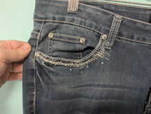 Load image into Gallery viewer, Earl sz14 Distressed Pocket Denim