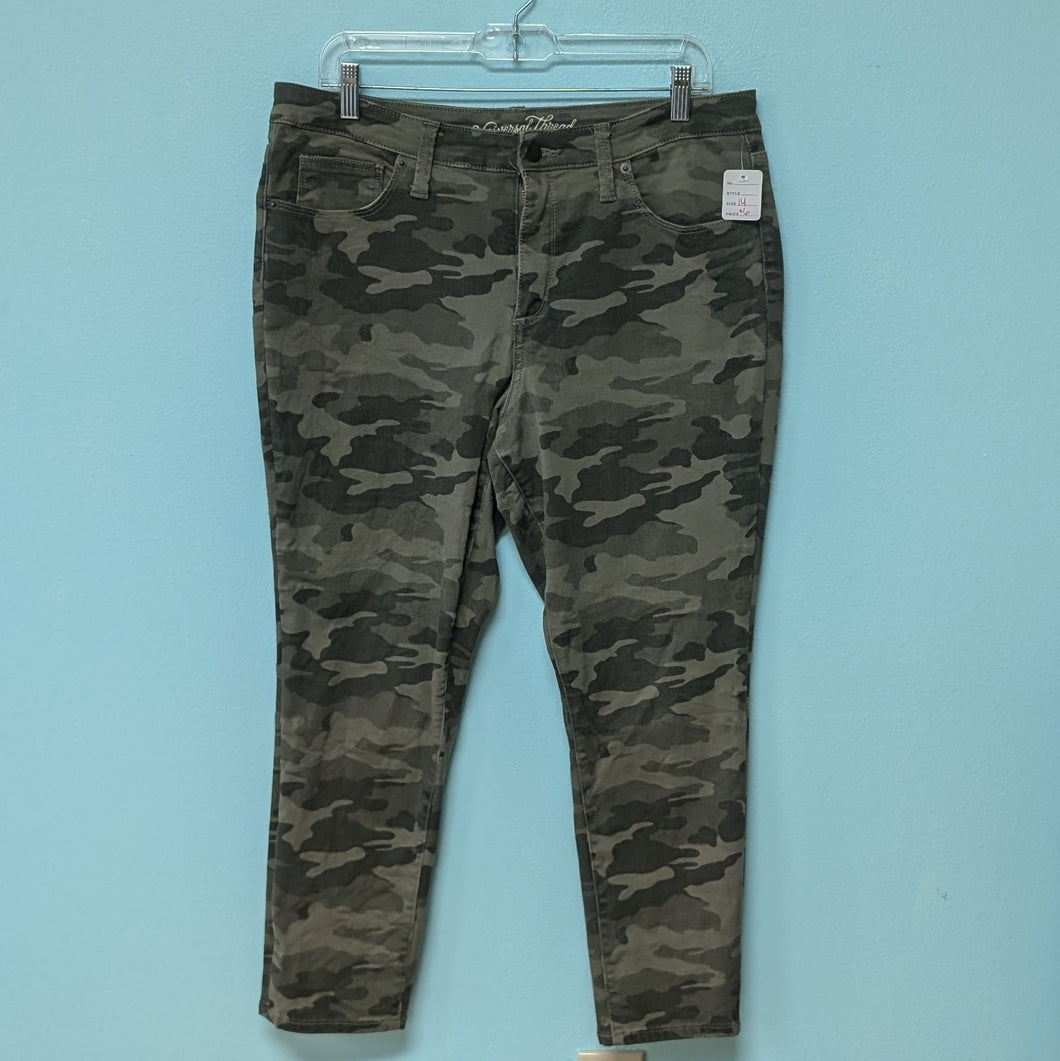 Universal Threads sz14 Camo Skinny Denim