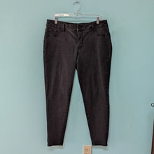 Load image into Gallery viewer, szXL Maurices Black Jeggings