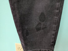 Load image into Gallery viewer, sz14 St John&#39;s Bay Black Girlfriend Denim