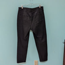 Load image into Gallery viewer, sz14 St John&#39;s Bay Black Girlfriend Denim