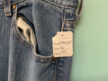 Load image into Gallery viewer, Levi&#39;s Straight Leg sz16 Light Wash