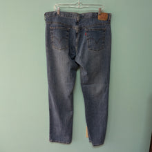 Load image into Gallery viewer, Levi&#39;s Straight Leg sz16 Light Wash