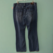 Load image into Gallery viewer, Lee sz16 Boot Cut Denim