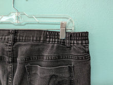 Load image into Gallery viewer, Secret Slimmer Sz18W Black Denim