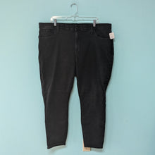 Load image into Gallery viewer, Sz22W Gold Element Black Skinny Denim