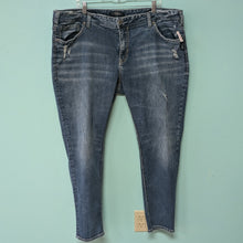 Load image into Gallery viewer, Sz24 Silver Distressed Skinny Denim