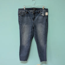 Load image into Gallery viewer, Sz20 Short Raw Hem Skinny