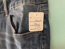 Load image into Gallery viewer, Sz18S Maurices Cuffed Denim