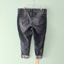 Load image into Gallery viewer, Sz18S Maurices Cuffed Denim