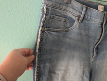 Load image into Gallery viewer, Sz16 Loft Frayed Edge Denim