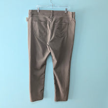 Load image into Gallery viewer, Sz16 Liz Claiborne Mid Rise Slim Leg Khaki