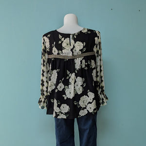 SzXL Black Floral Blouse Cato