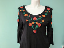 Load image into Gallery viewer, Sz1X Black Floral Boho Top NWT