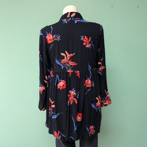 Sz1X ANA Navy Floral Button Up Tunic