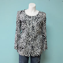 Load image into Gallery viewer, Sz1X Black/White Cheetah Print Button Up JM Collection