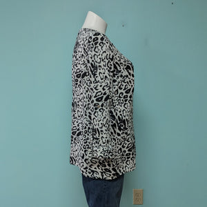 Sz1X Black/White Cheetah Print Button Up JM Collection